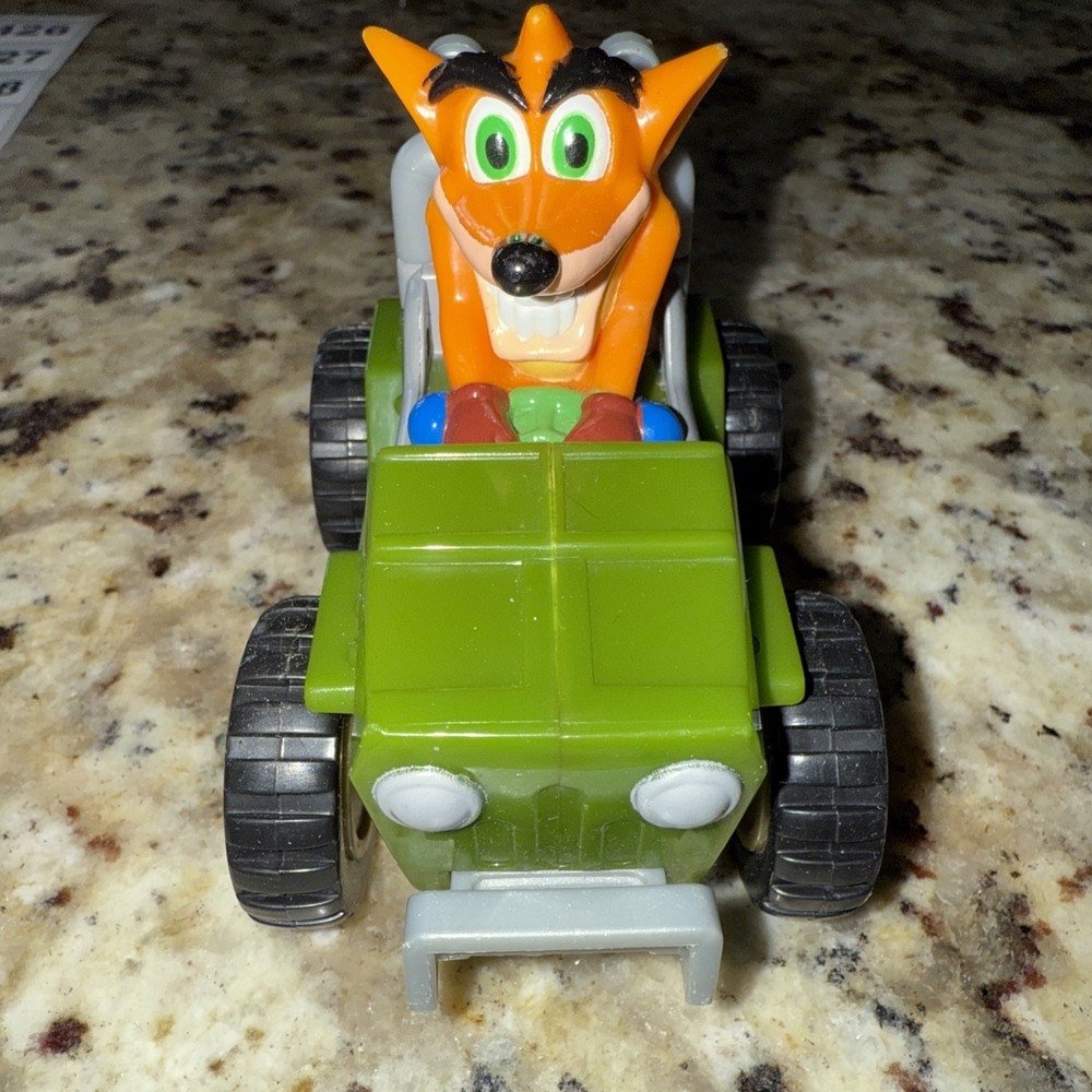 CRASH BANDICOOT 2002 UNIVERSAL INTERACTIVE MOVING PUSH CAR JEEP PLAYSTATION 4435